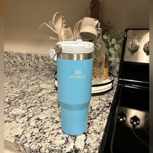 Stanley 30 oz Straw Flipper Water Bottle